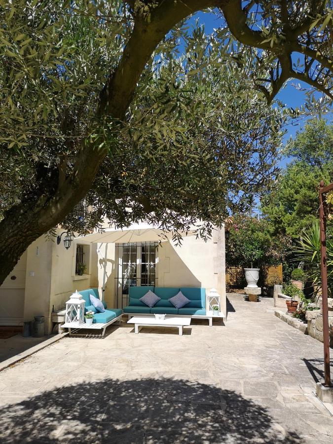 Le Mas Des Agapes Bed & Breakfast Beaucaire  Exterior photo